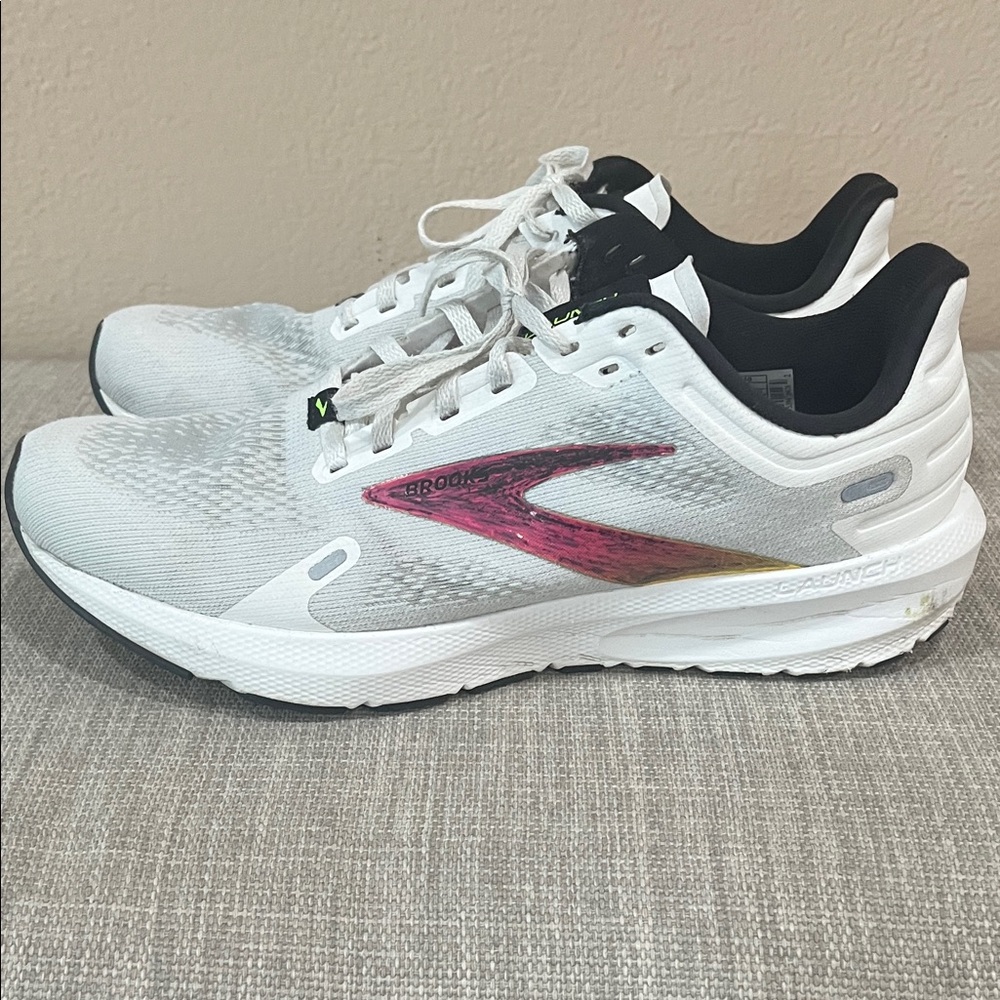 Brooks men’s White Running Shoes